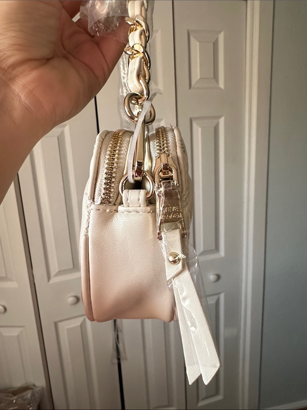 Steve Madden Ivory Quilted Crossbody with Gold Chain - Picture 6 of 12